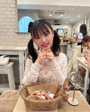 Shinzawa Nao Instagram - この写真で1週間頑張ってね🎀🎼💭

#彼女の私服がかわいい #カフェ巡り #大阪カフェ #阿波座カフェ #リボンパン #フレンチガーリー #バレエコア