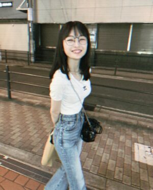 Shinzawa Nao Instagram - たまにカジュアル着たらキュンするでしょ？🤤

#彼女の私服がかわいい #moussy #デニムコーデ #denim