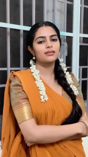 Shiyara Sharmi Instagram - 👉🏻👈🏻😗

#instareelsindia❤️_instadaily_instacookie_instafella_instashooutout_instareel_instasanitizer_instaindia #tamilmoviescene