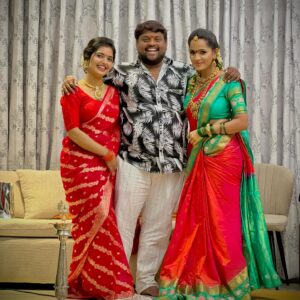 Shobha Shetty Instagram - VaraMahaLakshmi Pooja with our MahaLakshmulu in @shobhashettyofficial New Home🏠 With our @priyankamjain___0207 

#tastyteja #priyankajain #shobhashetty #devotional #newhome