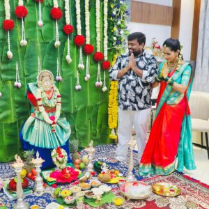 Shobha Shetty Instagram - VaraMahaLakshmi Pooja with our MahaLakshmulu in @shobhashettyofficial New Home🏠 With our @priyankamjain___0207 

#tastyteja #priyankajain #shobhashetty #devotional #newhome