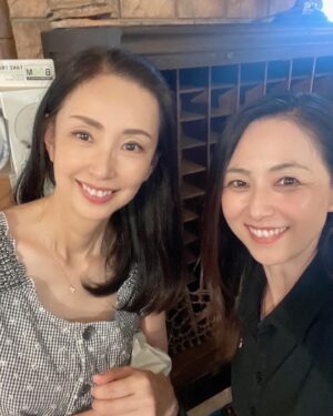 Shoko Tamura Instagram - 檜原村にある兜屋旅館の美人女将、岡部ゆみこさんとアサイーボウルを食べながら仕事の打ち合わせ&おしゃべり😊
楽しく有意義な時間を過ごしました✨

@kabutoya_ryokan 
@okabeyumiko 
@theateronetokyo