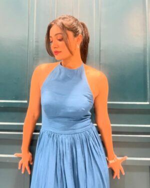 Shraddha Dangar Instagram - 🦋🦋🦋
.
.
Wearing @kananbhatt_label 
Hair @salon__25
Styling & makeup - hum khud🫠