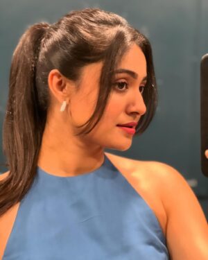 Shraddha Dangar Instagram - 🦋🦋🦋
.
.
Wearing @kananbhatt_label 
Hair @salon__25
Styling & makeup - hum khud🫠