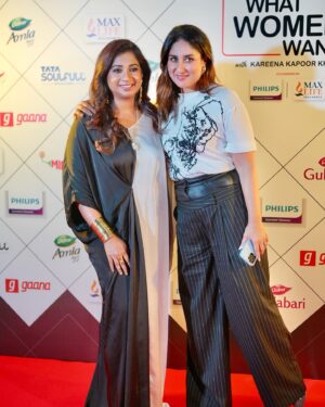 Shreya Ghoshal Instagram - What a blast to finally meet my favourite-  Geet, Poo, Mahi, Chameli!! The absolutely fabulous @kareenakapoorkhan 😍😍😍