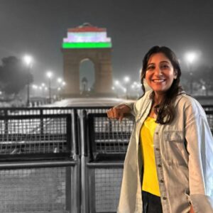 Shweta Mohan Instagram - All smiles after a rocking show with @arrahman Sir in the capital city #Delhi for the #Internationalsolarfestival2024 at the amazing #BharatMandapam ...
Amazing evening of music , amazing audience ! 💥💗🎶

Pic courtesy - @nazeef_btos , @rakshitasuresh ✨

#IndiaGate #shwetamohandiaries