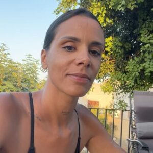 Shy'm Instagram - Cassage de côtes Août 🫂