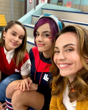 Sienna Belle Instagram - E vamos de alguns bastidores de Bugados para vocês!😜🎬
Fui muito feliz em fazer parte desse elenco, obrigada a toda equipe envolvida do @mundogloob 🙌🏼❤️

#bugados
#mundogloob
#globoplay