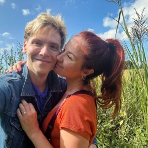 Sierra Boggess Instagram - I literally have no idea how to do marriage but oh my god I’m so grateful for my husband’s patience with me and willingness to be on this journey 🤪 Get you a man who loves you unconditionally. It’s really off putting at first cuz it’s foreign as hell from all the messaging you’ve grown up with. But then once you get tired of all your defenses you suddenly ALLOW and realize it might just be the best choice you’ve made.  #marriage #relationshipgoals #sothisislove #🤷‍♀️ #♥️
