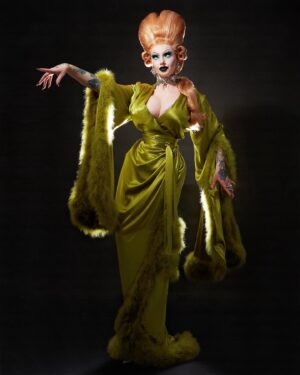 Sigourney Beaver Instagram - 🪦✨🪦return the slab or suffer my curse🪦✨🪦

✨photo by @ericrichardmagnussen 
✨hair by @americapwrs 
✨robe from @catherinedlish 
✨jewelry by @madeforaqueen