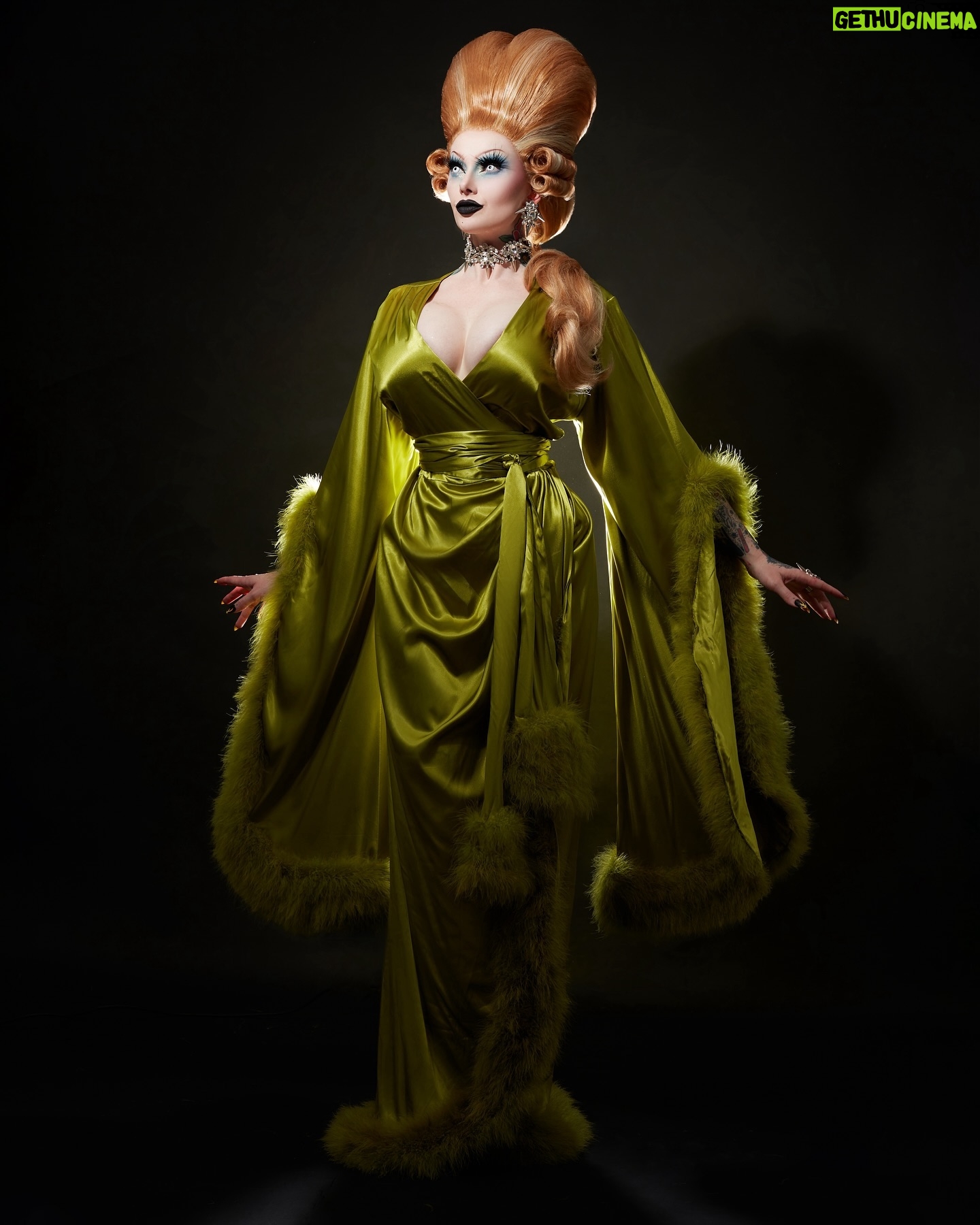 Sigourney Beaver - 41.2K Likes - 🪦✨🪦return the slab or suffer my curse🪦✨🪦
✨photo by @ericrichardmagnussen
✨hair by @americapwrs
✨robe from @catherinedlish
✨jewelry by @madeforaqueen