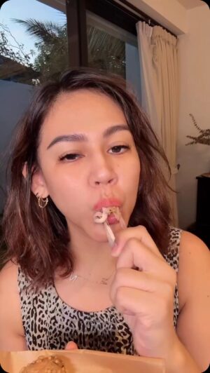 Sissy Prescillia Instagram - ✨ Ayam Ketumbar ✨

-  3 sdm muncung ketumbar (sangrai)
-  1 sdt garam
-  1 sdt kaldu ayam bubuk
-  1/2 sdt lada bubuk
-  2 sdm tapioka 
-  6 sdm tepung maizena
-  Air sedikit

#MamaSissy#MomDaily #Menu #recipe #Simple #fun #nusantara #info #Cook #recook #food  #Reels #Indonesian #chicken  #ayam #ayamgoreng #Instagood #instafood