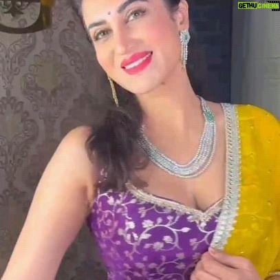 Smita Gondkar - 2.9K Likes - 💜❤️💜
.
.
Accessories : @goldentouchstudio_makeupartist
.
.
.
#smitagondkar #smittens #festiveready #festiveseason #traditional #trending #instagram