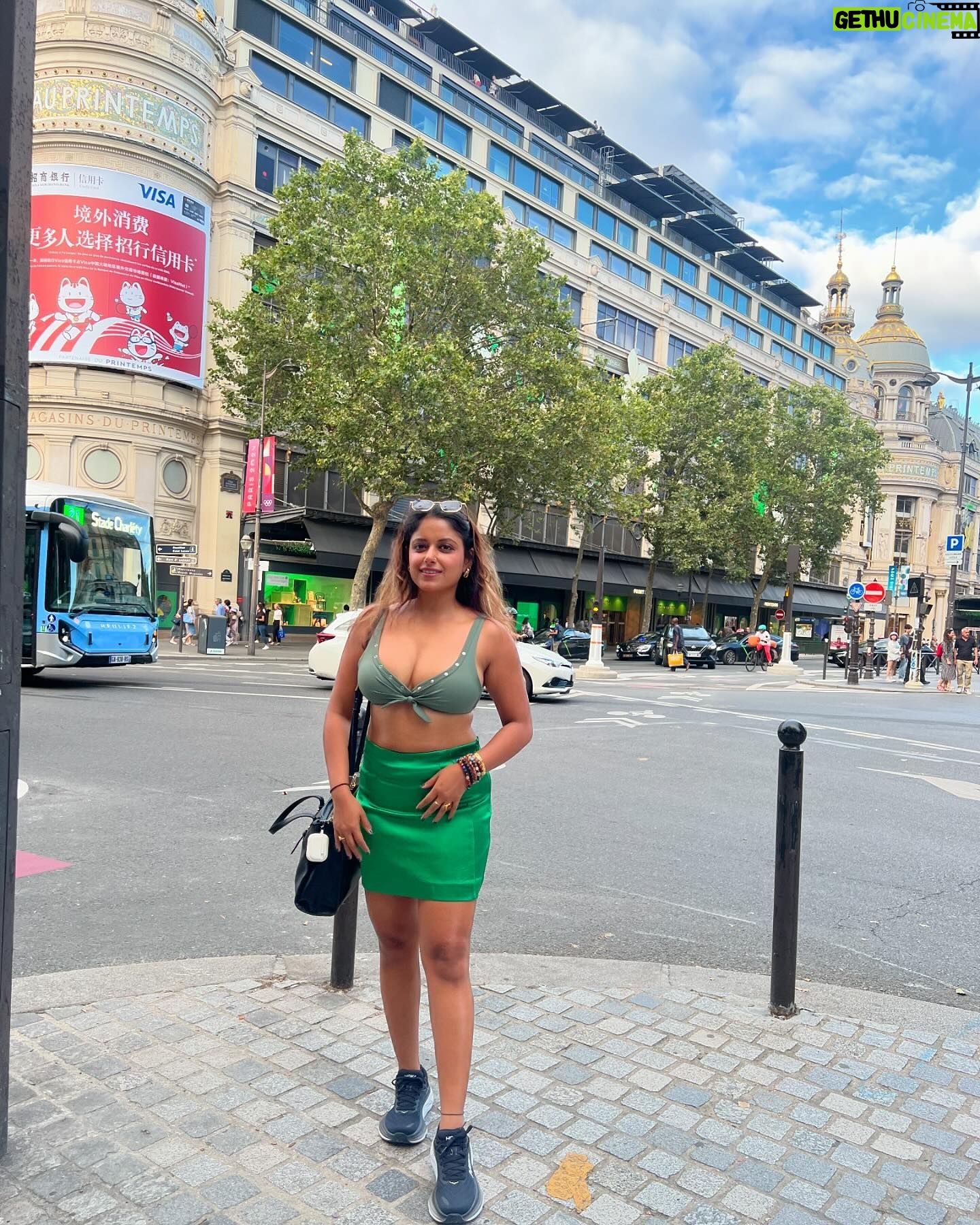 Sneha Paul - 61.4K Likes - Bonjour Paris 🫶