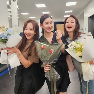 So Yoo-jin Instagram - #소유진쇼 첫방 무사히 마쳤어요~!!
방송함께 해주신 분들과
응원해주신 분들 감사해요 ♡
실시간댓글도 엄청 힘이 났어요 !!

스타트끊었으니 열심히 달려볼께요~
#소쇼 팀웍이 정말 최고에요^^
좋은 사람들과 함께 하는 난 행운아 ♡

그리고 중간에 깜짝 등장한 심진화언니 ㅋㅋ
아 진짜 사랑해 ~~ 

매주 금요일저녁 8시35분 
GSshop 채널에서 만나요~
기다릴께요 !! 

#소유진 #소유진쇼 #소쇼
#정은진 #이주원 쇼핑호스트