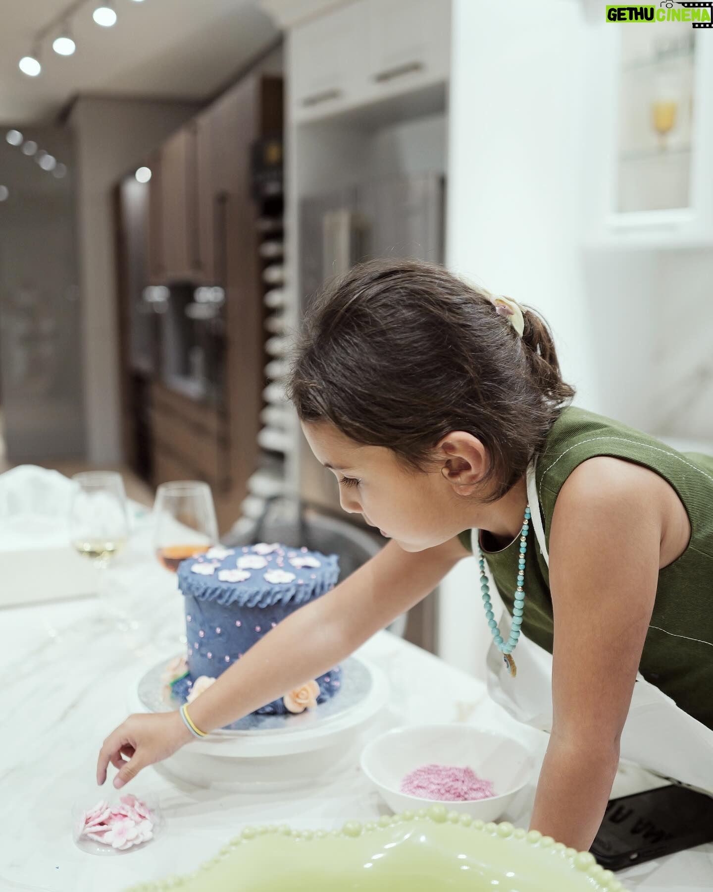 Sofia Andres - 3 Likes - What Friday looks like? Vintage cake decorating with fam! 🎂