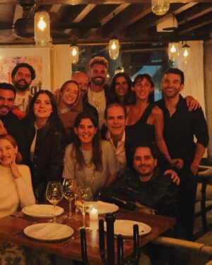 Sofía Garza Instagram - Crónicas de un 🎂

1. Olivia con cara de 💩 
2. El olor se puso intenso 🤢
3. Like Mother
4. Like Daughter
5. El ❤️ de mi vida
6. Selfie porque sí
7. Daher y yo cumplimos el mismo día
8. Carlos me organizó cena sorpresa 😮 
9. Gracias a todos por hacerme tan feliz