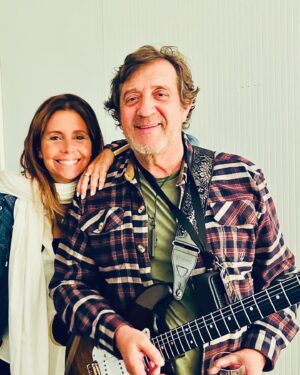 Sofia Grillo Instagram - .
Mais um concerto memorável, ontem na Nazaré. 🎶🎸 
.
#ruiveloso 
#nazaré 
#concerto