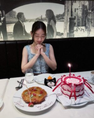 Sofiee Ng Hoi-yan Instagram - 35🌹🤍

#珍惜生命遠離處女座