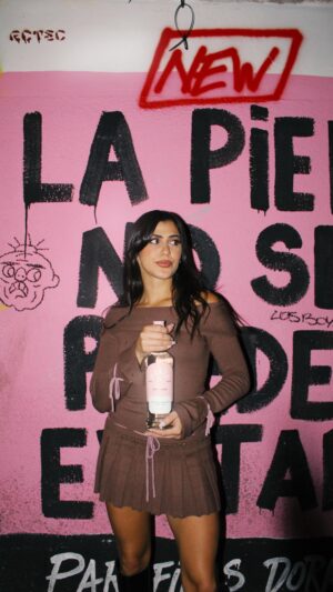 Sol Moreno Instagram - on wednesdays we wear pink @ginmerle 🩷