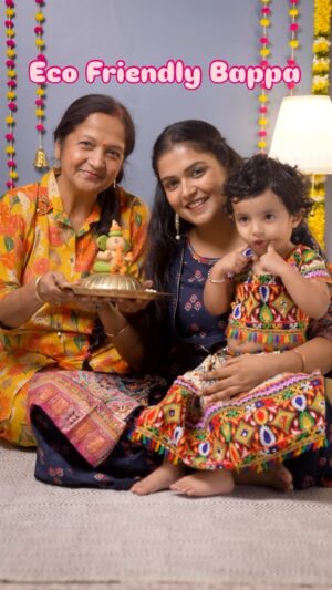 Sonal Kaushal Instagram - We make an eco friendly idol of our Bappa every year on Ganesh Chaturthi. 
We use आटा, घी and color.
बप्पा का आशीर्वाद हम सब पर बना रहे!
गणपति बप्पा मोरया 🙏

Shot by @sairaj_prashant_parab 
Edit @omkarshelar_official 
Decor @prachi_chari