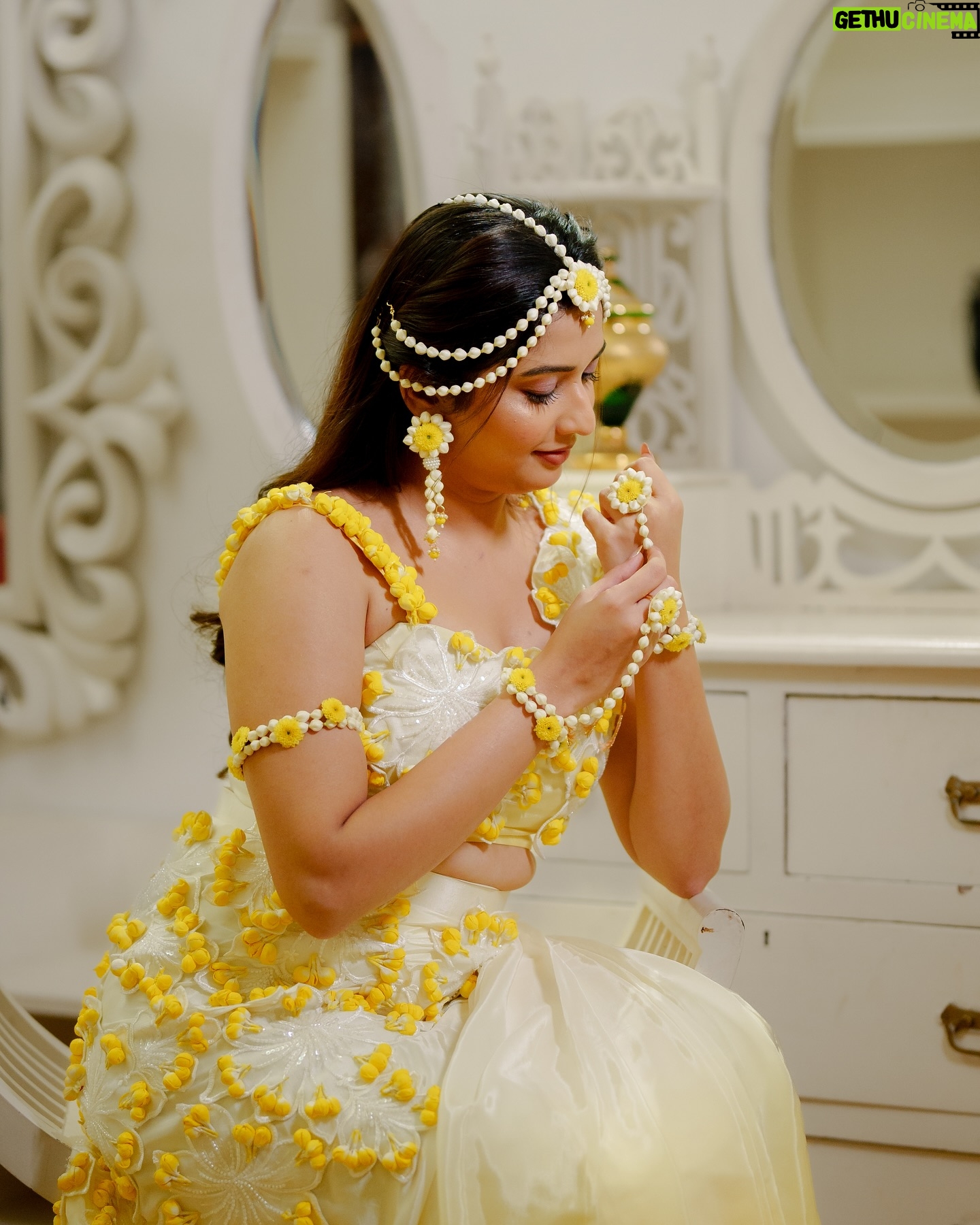 Sonal Monteiro - 77K Likes - A day dipped in sunshine and love♥️
@classy.designerhouse @chaithu._.gowda thank u for making the best outfit !
Makeup - @jaya.makeup_artist | can never get bored of working with you !
@bloomsjoy_floral_jewellery thank you for making my jewellery. It was outstanding!
Hair - @makeover_by_praveen
Photography - @lightbucketproductions
#tharunsonaltakeok #tharunsudhir #sonalmonteiro