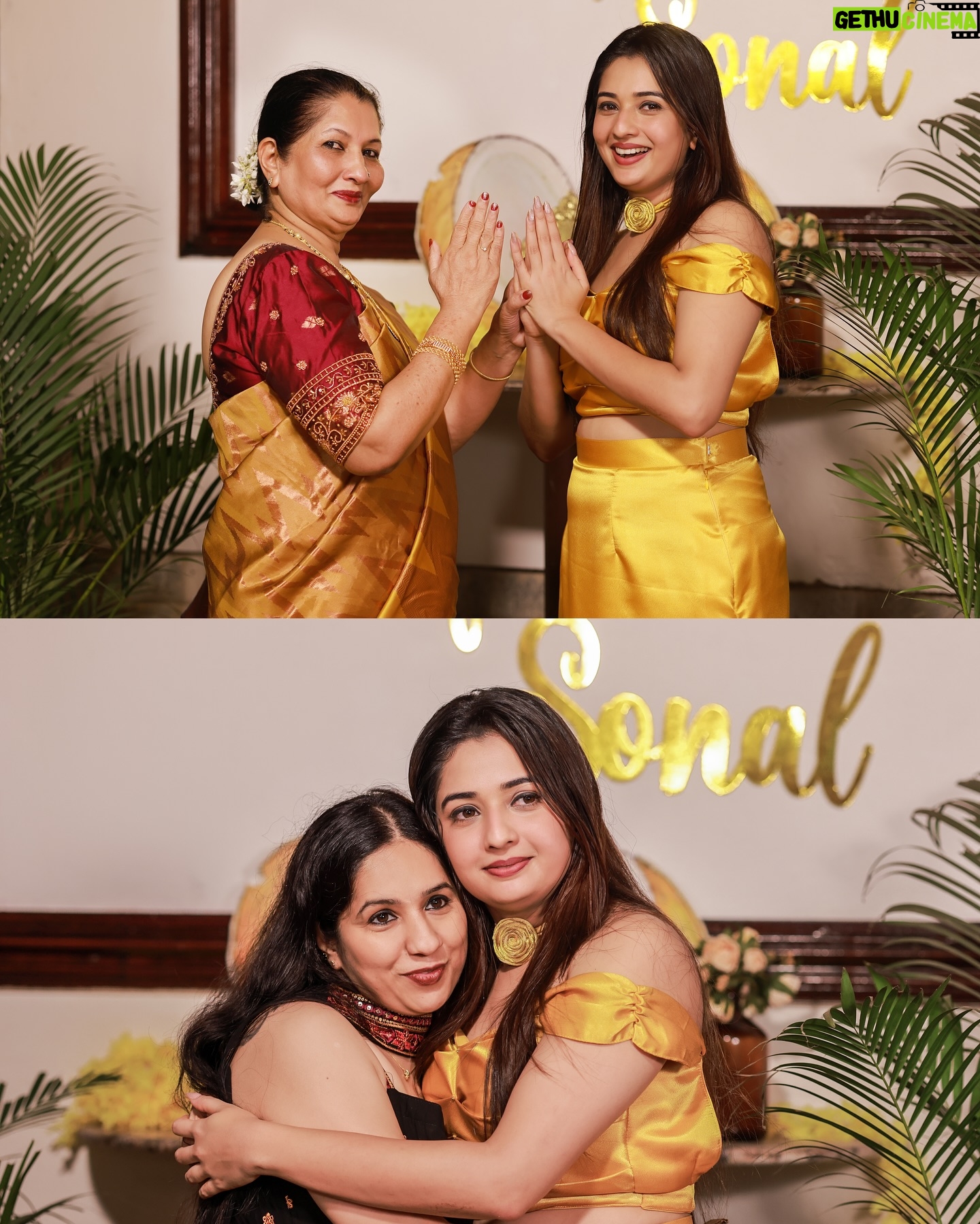 Sonal Monteiro - 61.4K Likes - The Roce ceremony is a traditional Mangalorean Catholic pre-wedding ritual that involves anointing the bride and groom with a mixture of coconut milk and oil.
Roce of: @sonal_monteiro_official
#tharunsonaltakeok