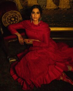 Actress Sonam Kapoor HD Photos and Wallpapers November 2024