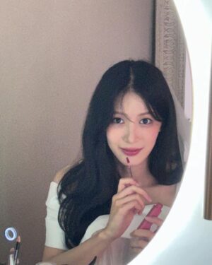Song Su-i Instagram - ♡₊˚ 🦢・₊✧⋆⭒˚｡⋆