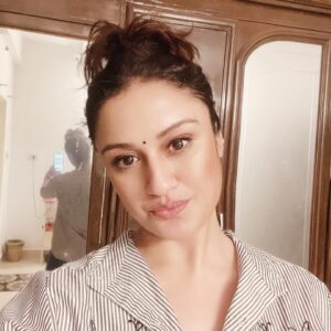 Sonia Agarwal Instagram - Good night!! #afterpackup #sleepy #longday #lovemywork #goodnight #soniaagarwal #sa #❤️