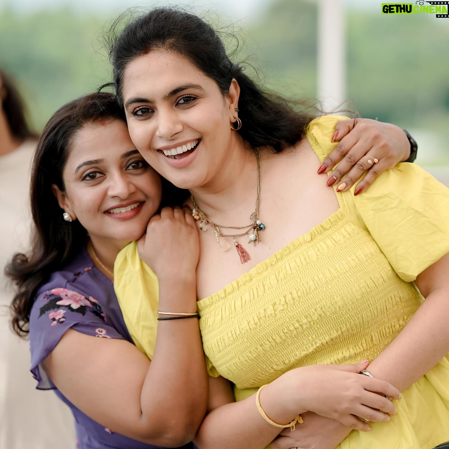 Sonu Gowda - 99.4K Likes - Glimpse of birthday and baby shower celebration, thank you everyone for making it more more special♥️
Indeed it was so unplanned but girls made it a moment to remember ♥️ thank you girls ♥️😇
Location- @topicbengaluru
Photography- @candids_by_umesh @umesh__photography___
Cake and cupcakes- @magnum_patisserie