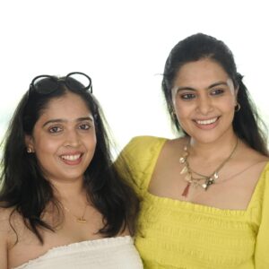 Sonu Gowda Instagram - Glimpse of birthday and baby shower celebration, thank you everyone for making it more more special♥️ 

Indeed it was so unplanned but girls made it a moment to remember ♥️ thank you girls ♥️😇

Location- @topicbengaluru 
Photography- @candids_by_umesh @umesh__photography___ 
Cake and cupcakes- @magnum_patisserie