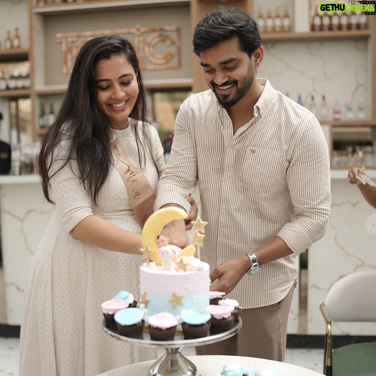 Sonu Gowda - 99.4K Likes - Glimpse of birthday and baby shower celebration, thank you everyone for making it more more special♥️
Indeed it was so unplanned but girls made it a moment to remember ♥️ thank you girls ♥️😇
Location- @topicbengaluru
Photography- @candids_by_umesh @umesh__photography___
Cake and cupcakes- @magnum_patisserie