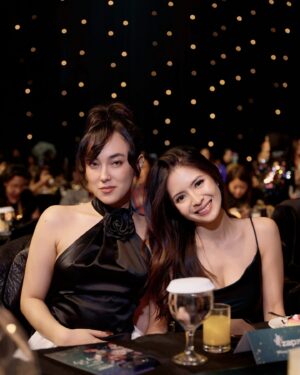 Sonya Pandarmawan Instagram - Gak pernah kepikiran bisa punya temen yang namanya sama tapi sefrekuensi and same issues in common, LOL But we got thissss wuvyuuuu🫶🏻

Ps: We’re nicer than we looked. Trust us🤣

📷 @nareend