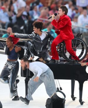 Sophie Morgan Instagram - Waking up to images like these, honestly, makes me teary. Chelsie and Kaylee - along side ICONS like Christine and The Queens - and all the incredible performers last night, thank you for all your hard work and for representing our community so beautifully. You showed the world we, the disabled community, got talent!! Hope you have enjoying this moment. It’s yours. See you in LA! @chelsiehill @slayleebays 🙌🏻

#WheelchairUsers #DisabledAndProud #RepresentationMatters #ParisParalympics #Paralympians #Dancers #Dancers #openingceremony #ChristineAndTheQueens @TheRollettes