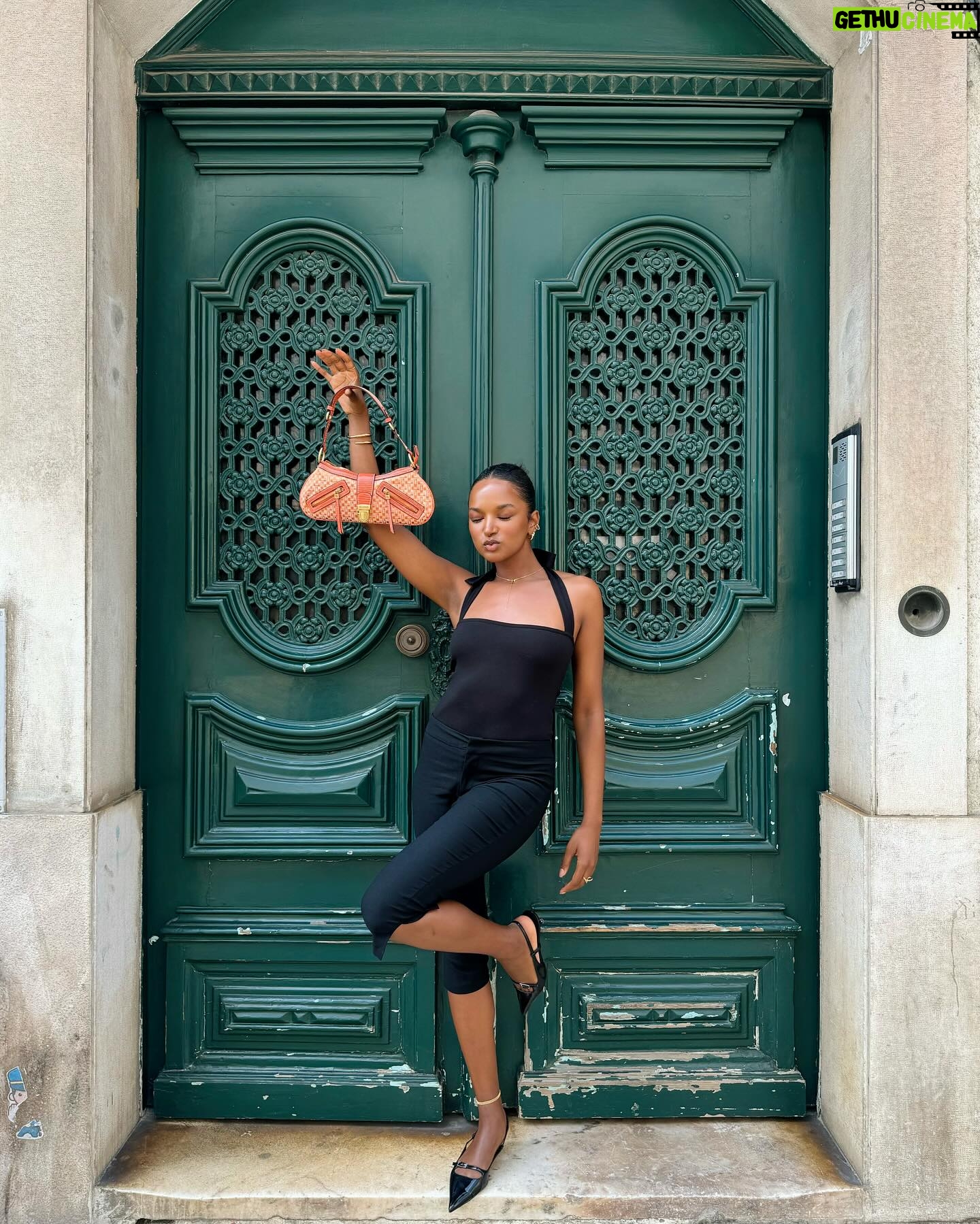 Soraia Tavares - 3.2K Likes - Uma voltinha pela baixa Lisboeta para conhecer a nova loja @theofficialpandora
Está 👌🏾
#pandora #lisboa #rossio