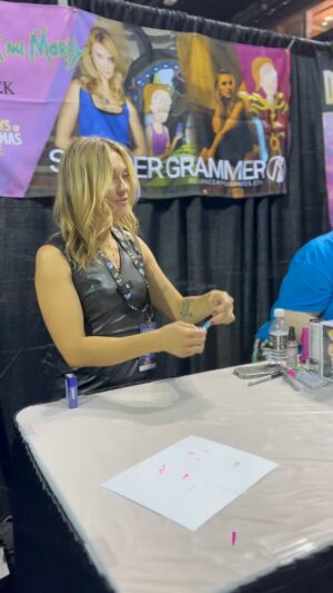Spencer Grammer Instagram - A fan moment with @spencergrammer aka Summer Smith of Rick and Morty! 
#spencergrammer #rickandmorty #summer #allianceappearances
