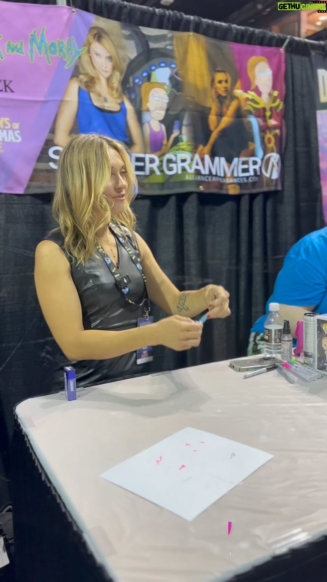 Spencer Grammer - 844 Likes - A fan moment with @spencergrammer aka Summer Smith of Rick and Morty!
#spencergrammer #rickandmorty #summer #allianceappearances