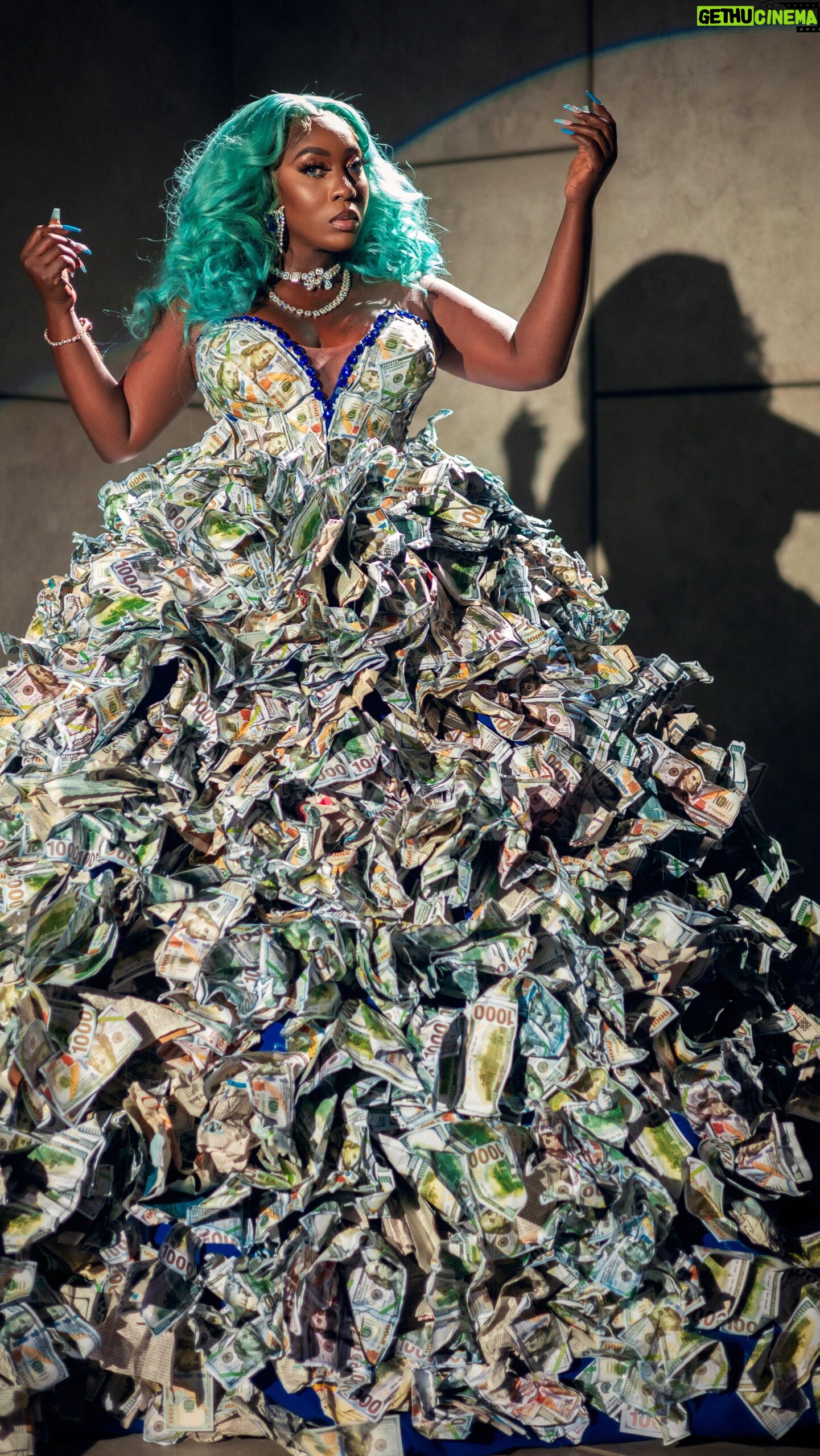 Spice - 57.4K Likes - Flew into London UK 🇬🇧 and told @tiannahsplacempire that I needed a Money 💴 outfit for my @vevo_uk performance for my song called #PriceTag and don’t ask me how she pulled it off in 5 days but this was the final look all the way from Nigeria 🇳🇬 I can’t wait to go there Oooooooo @elegantebytiannah @glowbyaba @moshbeautysalon……………..Background song called #Putitonme ft @patorankingfire
