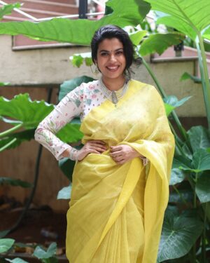 Sravana Bhargavi Instagram - Episode name : The one where i wore a saree and refused to change 🧡🧡 @varuni_couture