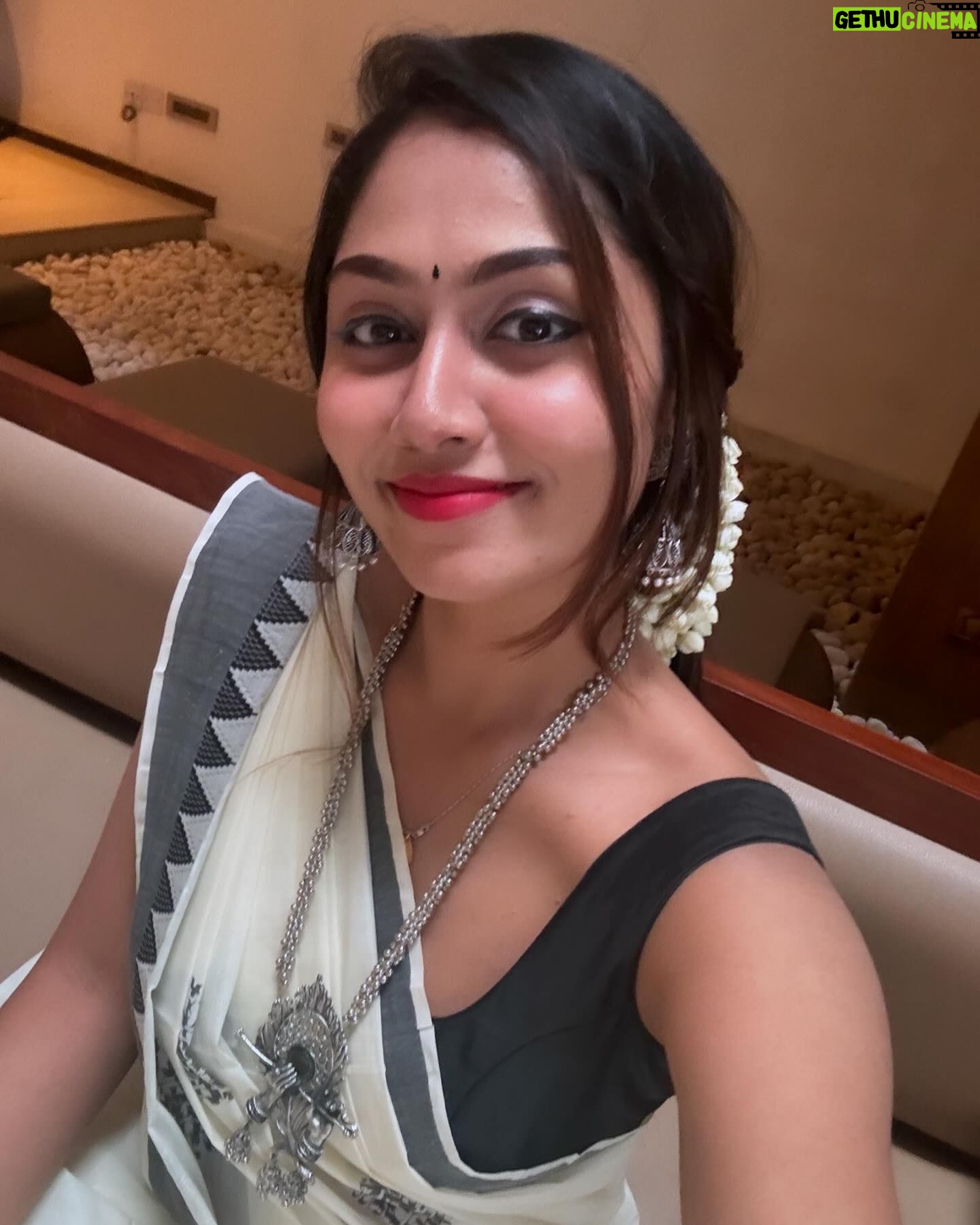 Sreethu Krishnan - 95.8K Likes - Embracing my cute side 🤪😍😆🙊…
(Might delete later 🏃🏻♀️)
#sreethukrishnan