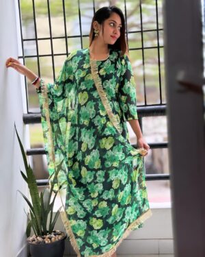 Sreethu Krishnan Instagram - Wearing @mivar_boutique 💚

#sreethukrishnan