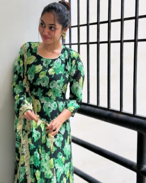 Sreethu Krishnan Instagram - Wearing @mivar_boutique 💚

#sreethukrishnan
