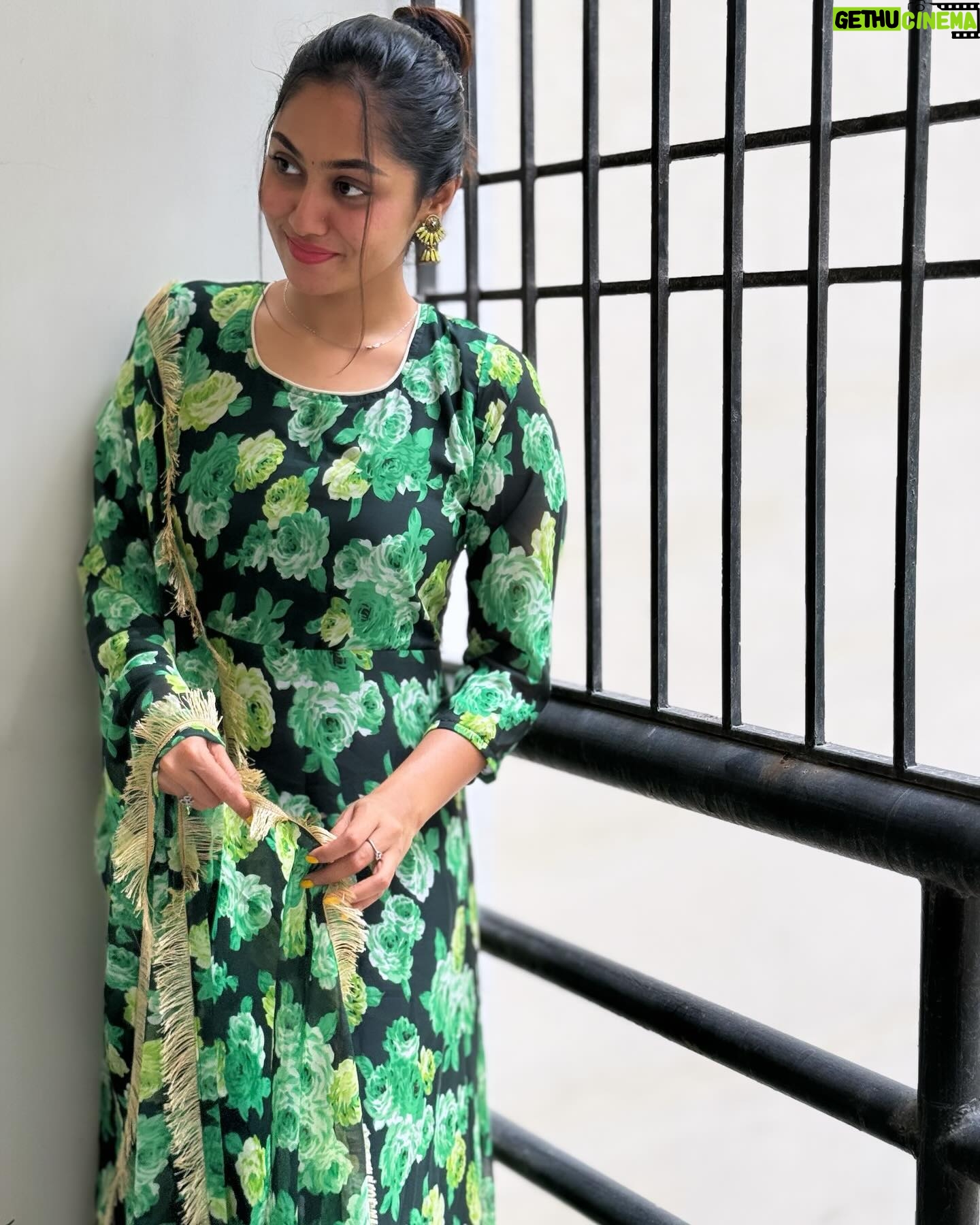 Sreethu Krishnan - 53.4K Likes - Wearing @mivar_boutique š
#sreethukrishnan