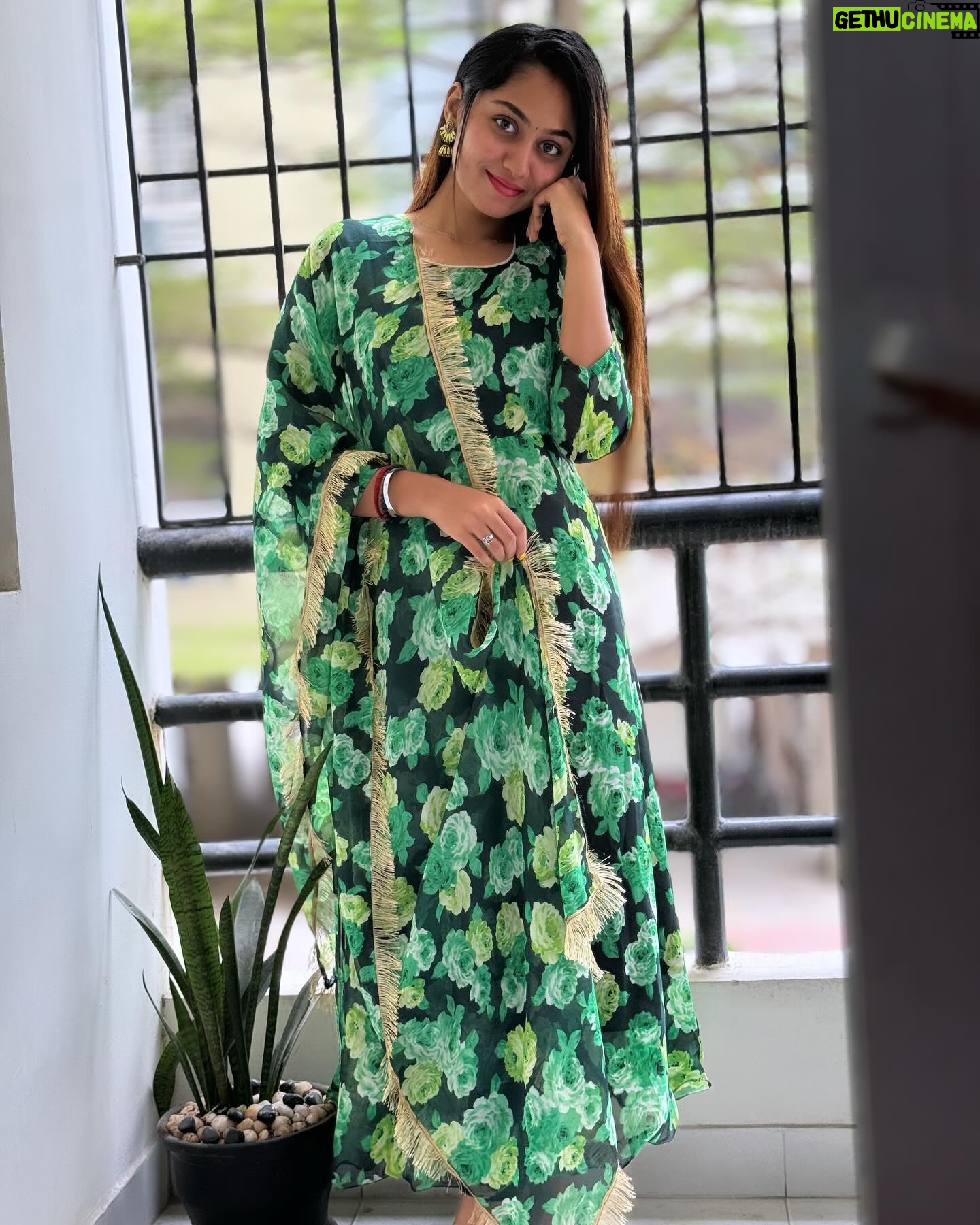 Sreethu Krishnan - 53.4K Likes - Wearing @mivar_boutique š
#sreethukrishnan