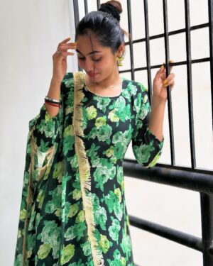 Sreethu Krishnan Instagram - Wearing @mivar_boutique 💚

#sreethukrishnan