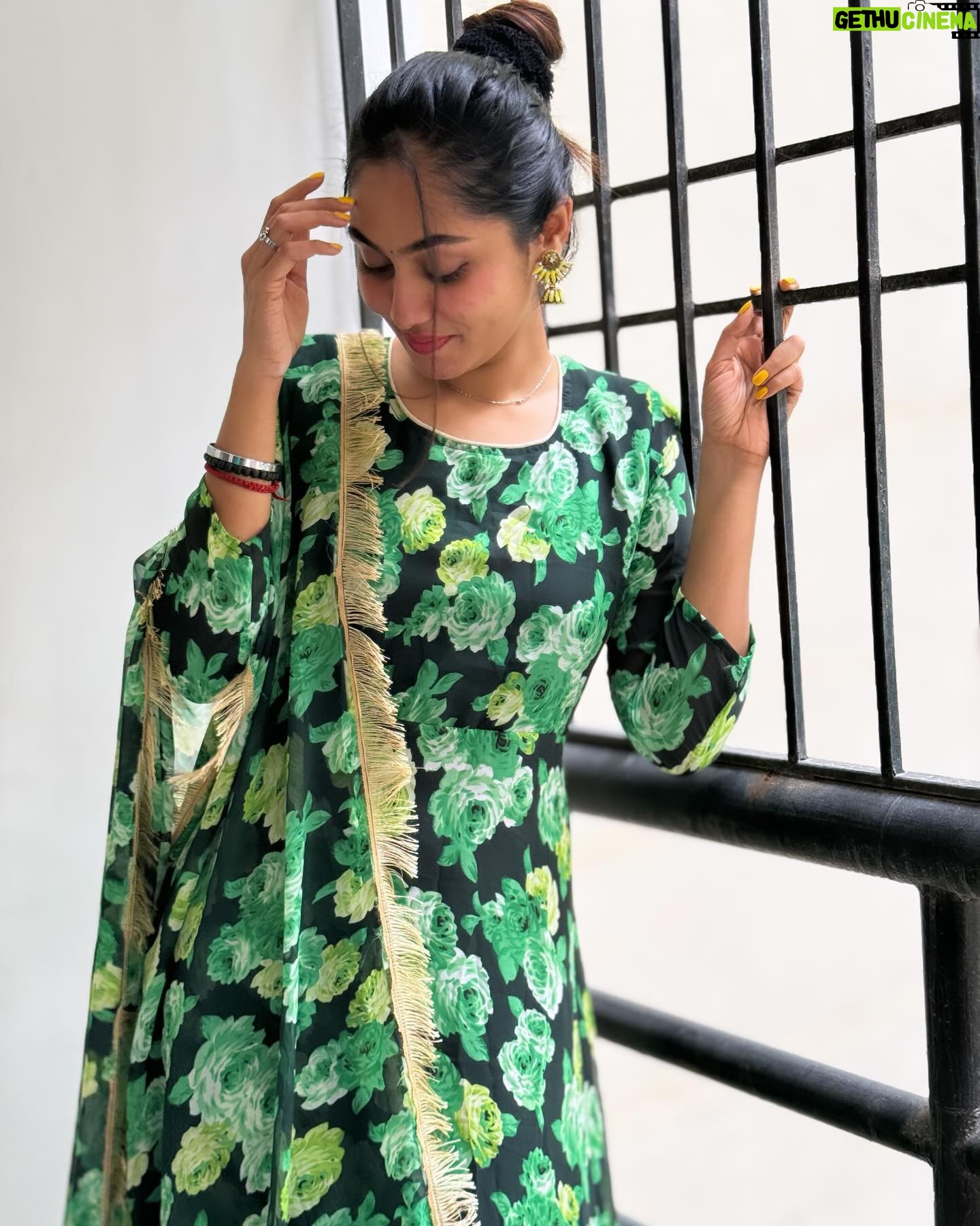 Sreethu Krishnan - 53.4K Likes - Wearing @mivar_boutique š
#sreethukrishnan