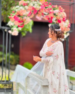 Sreethu Krishnan Instagram - Life is better when you’re laughing 😂👀✨…

Attire : @chamak_the_ethnic 
Makeup: @meeramax_makeupartist_ 
Decor: @events.factorie
Location: Maliyekal Retreat

#sreethukrishnan