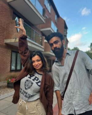 Srishti Ganguli Rindani Instagram - Does a straw have one hole or two?