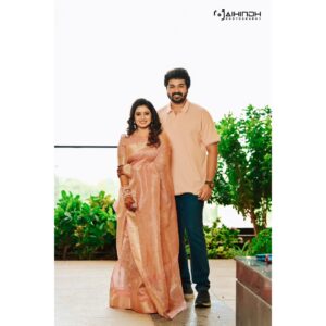 Srithika Instagram - Forever is a long time, make sure you spend it with someone who makes you laugh!
.
With @ssr_aaryann❤️
.
Photography @jaihindh_photography
Makeup @_chitras_makeup_artist_28
Hairstyles @jenifer_hair_stylist_official
Saree @neethudesigners 
Coordinator @rajesh_chandrasekaran__
.
#srithikaaryann🧿 #prewedding #couple #couplephotoshoot #photography #shoot #traditional #Saree #sareedraping